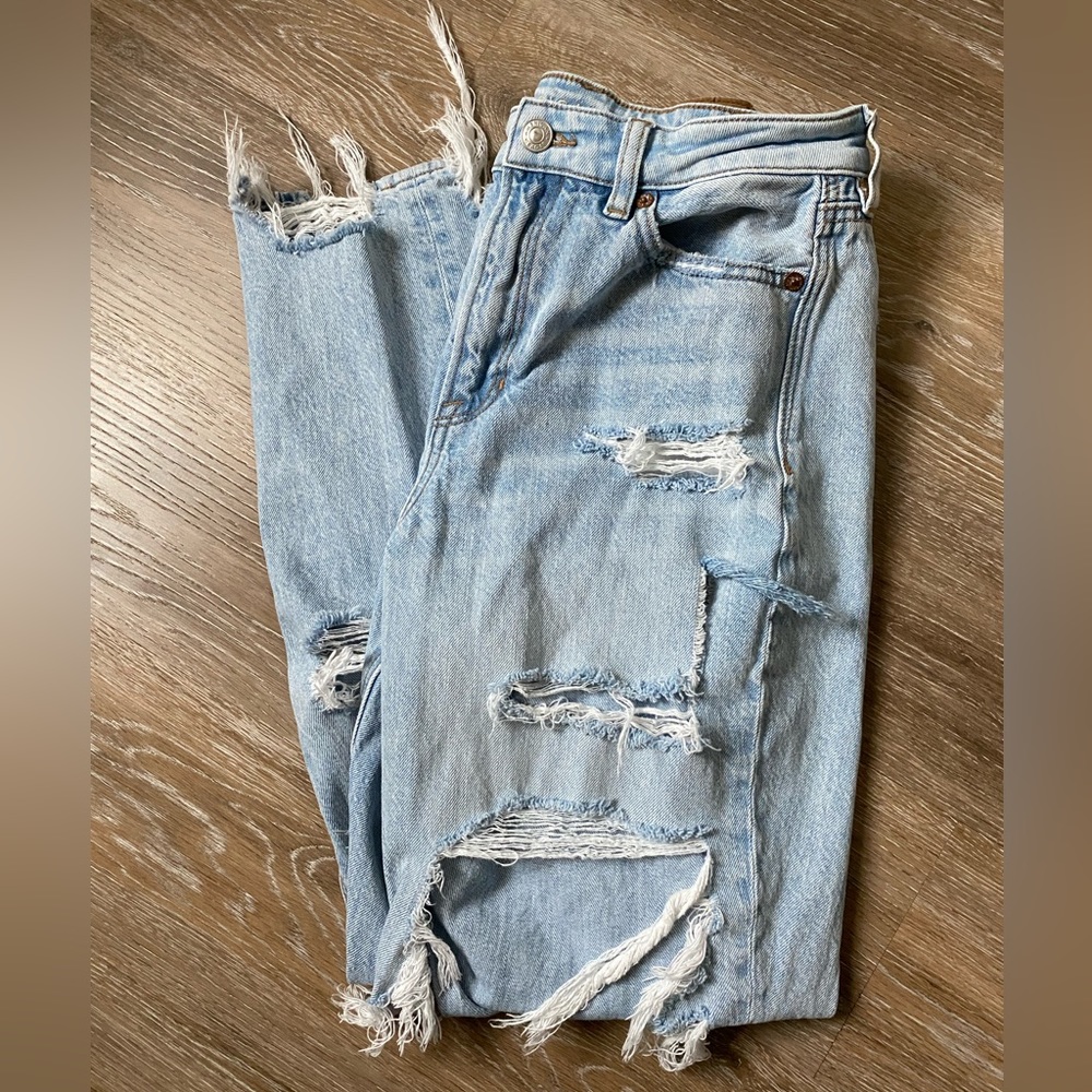 American eagle distressed mom jeans. Size 4